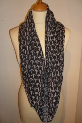 Annie Glue Black/White Runic Design Snood