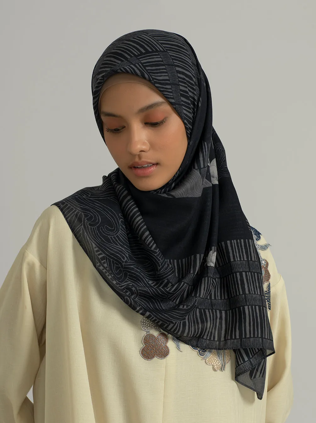 BHANAVI SCARF DARK GRANITE