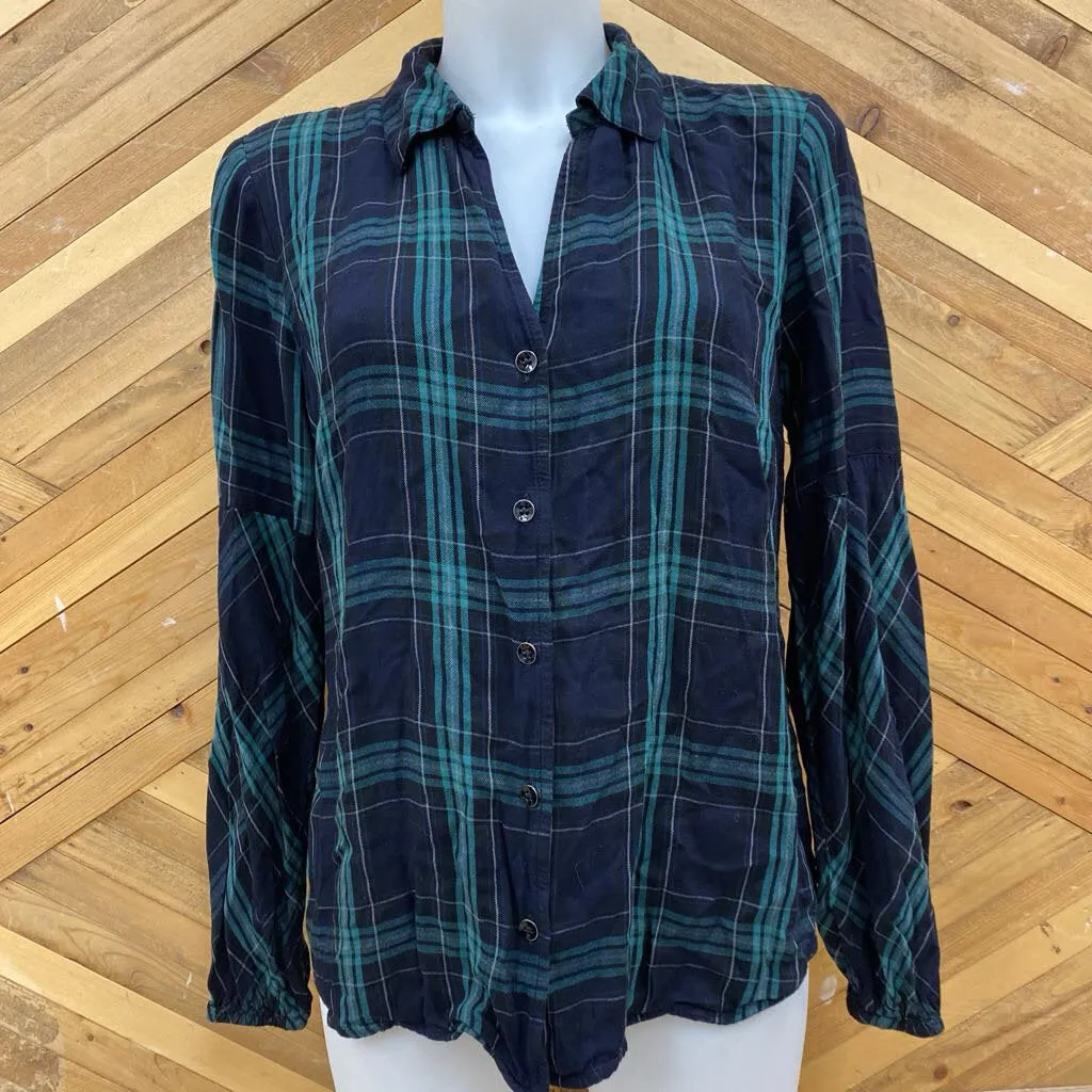 cabi - Women's Lightweigh Flannel Shirt: Black/Green-women-MD