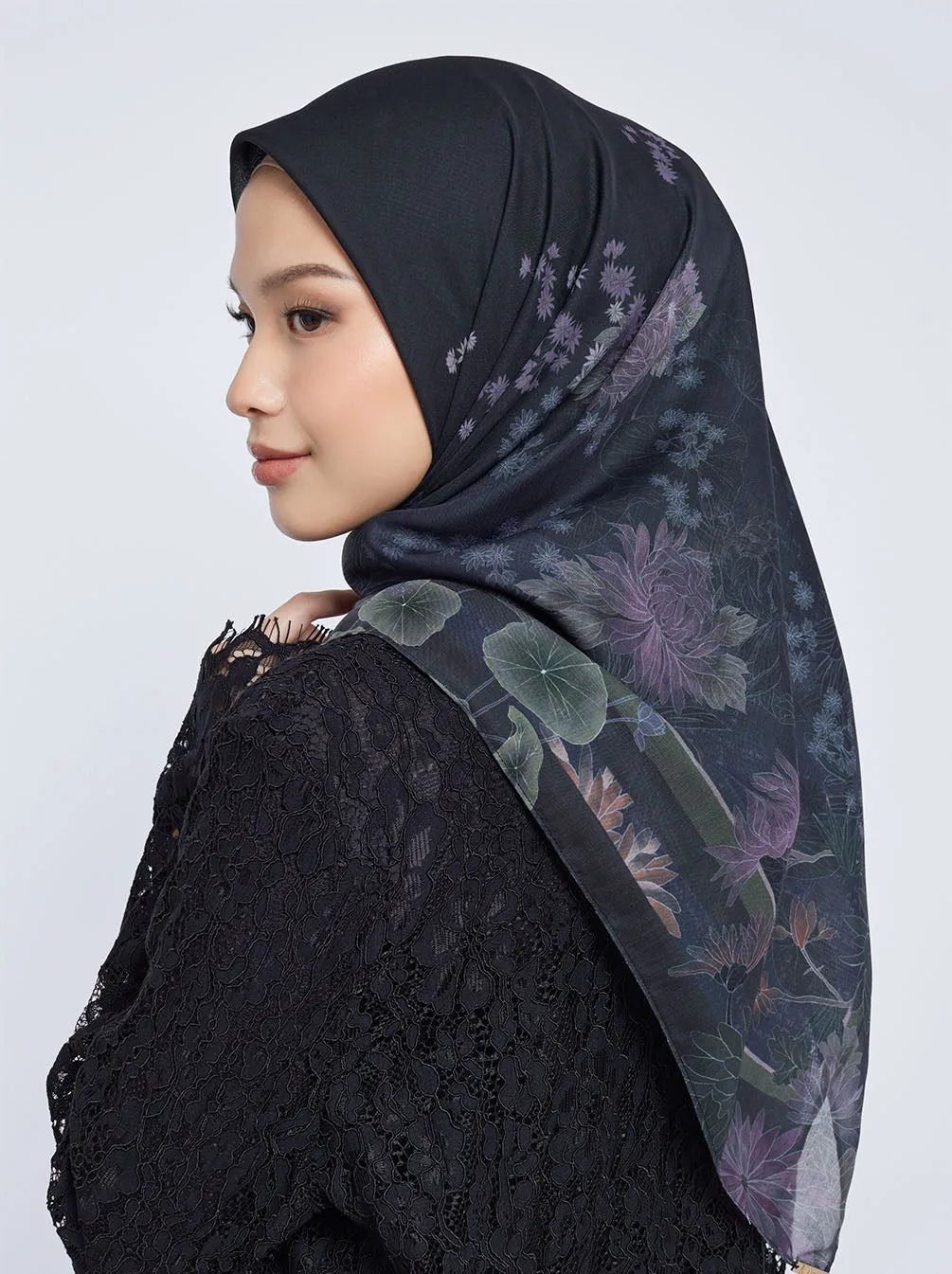 HARUNA FLOWERS SIGNATURE SCARF ONYX