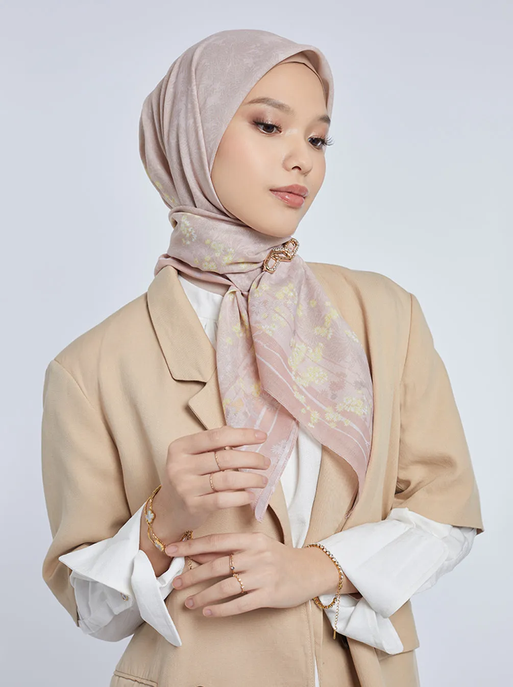 HARUNA LEAVES SIGNATURE SCARF PEACH CREAM