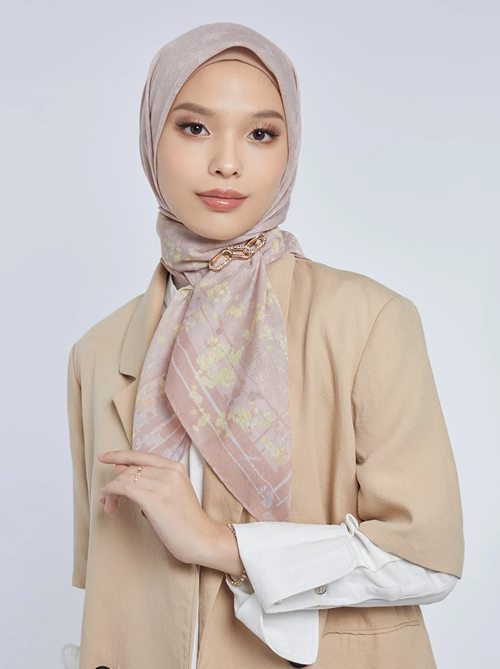 HARUNA LEAVES SIGNATURE SCARF PEACH CREAM