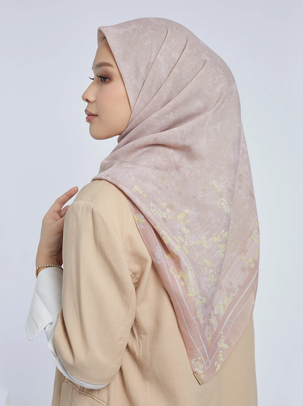 HARUNA LEAVES SIGNATURE SCARF PEACH CREAM