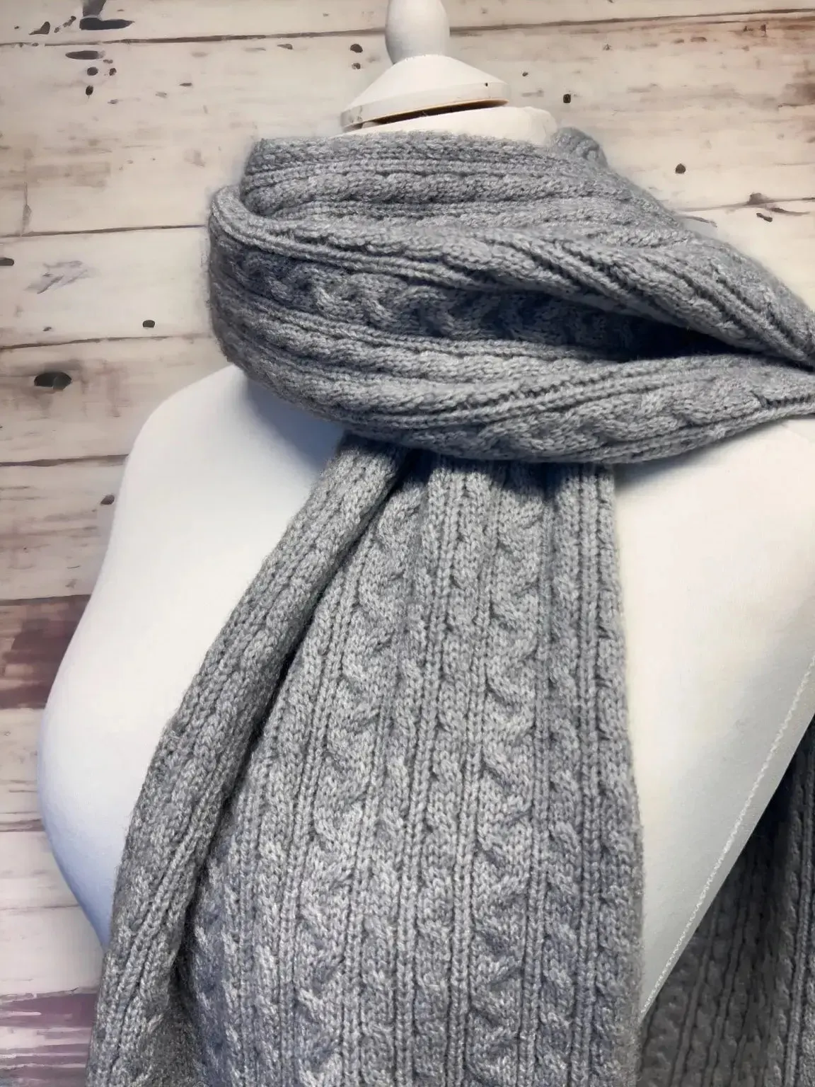 Jess & Lou - Cable Knit Scarf