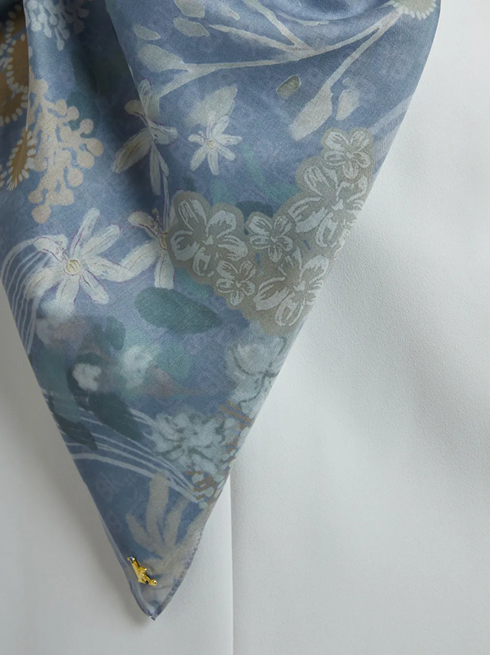 KIMMONIA SIGNATURE SCARF POWDER BLUE