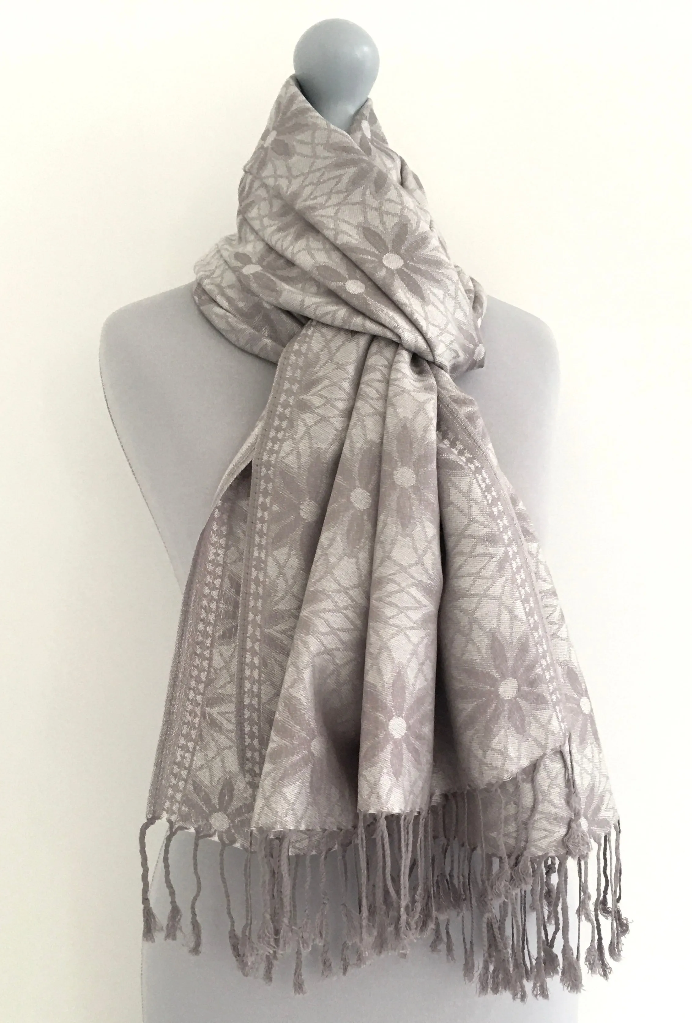 LARGE SILVER FLORAL DAISY PRINT GEOMETRIC REVERSIBLE PASHMINA SHAWL SCARF