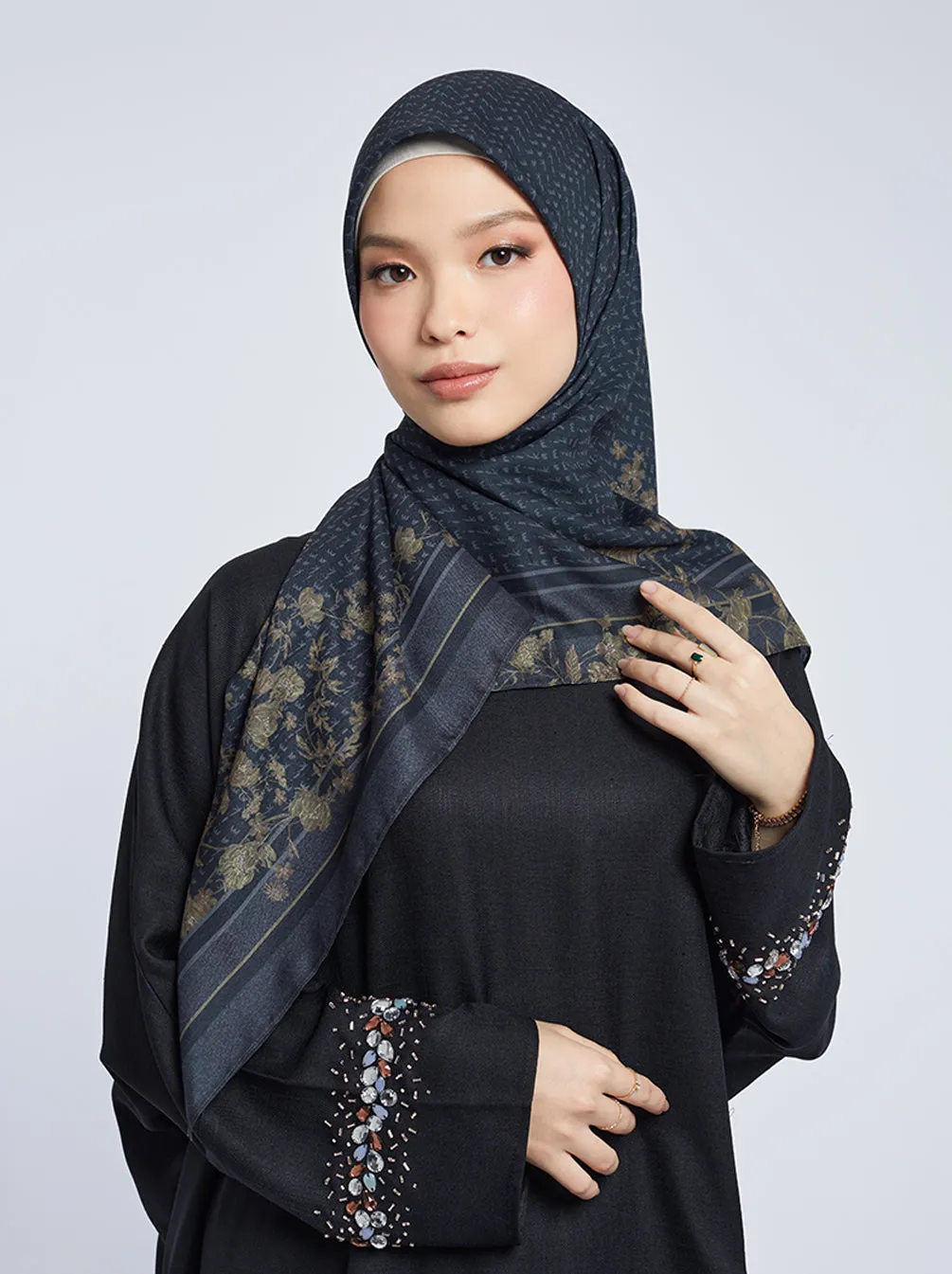 MONO SCRABBLE II SIGNATURE SCARF ONYX