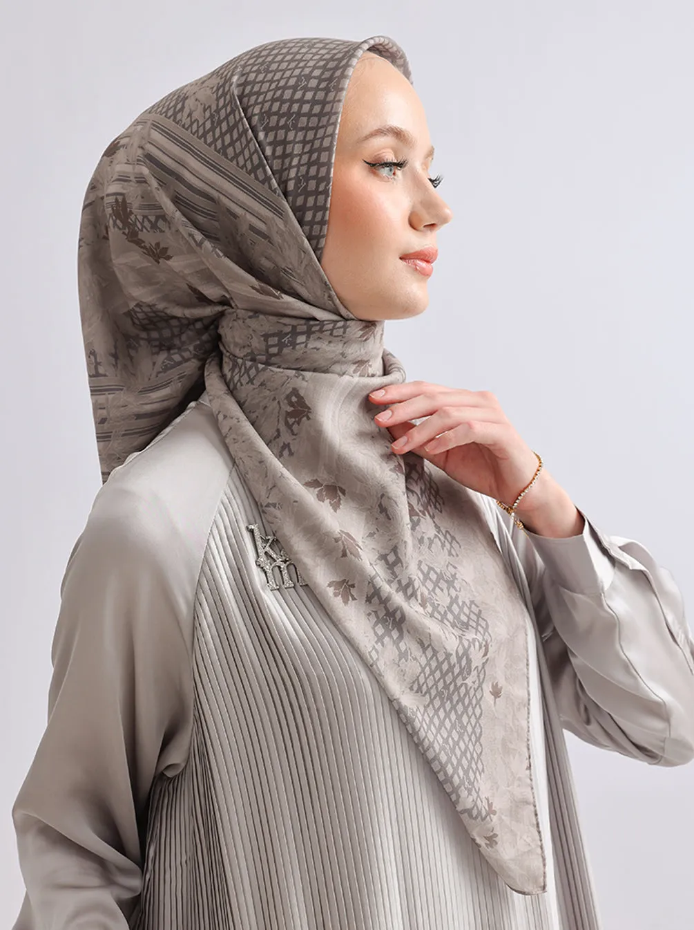 ORVA RAYA SIGNATURE SCARF ASH BROWN