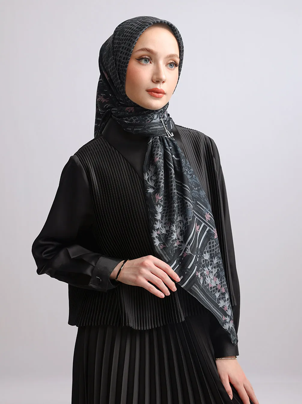 ORVA RAYA SIGNATURE SCARF BLACK