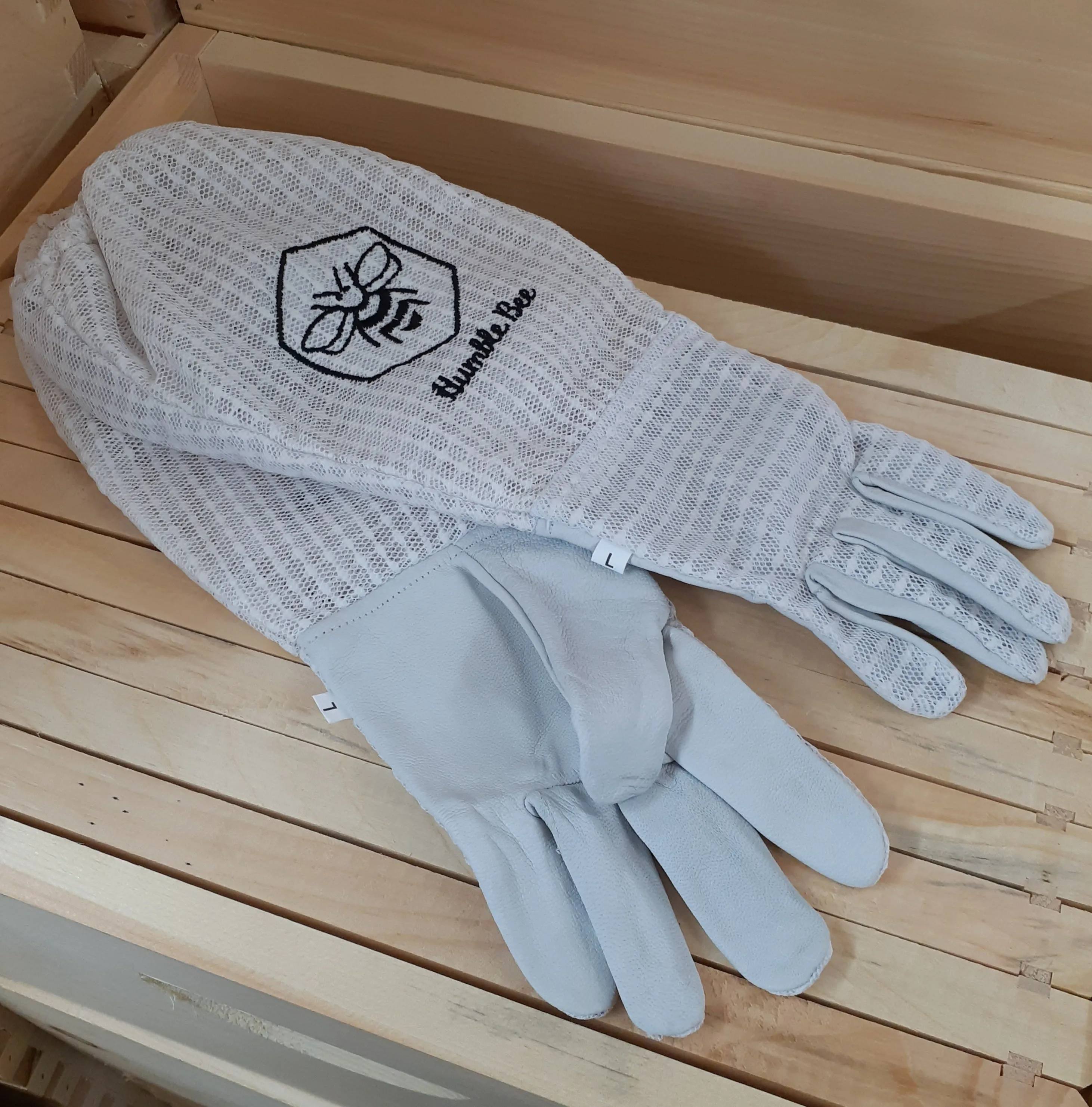 "Stingless" Ventilated Gloves