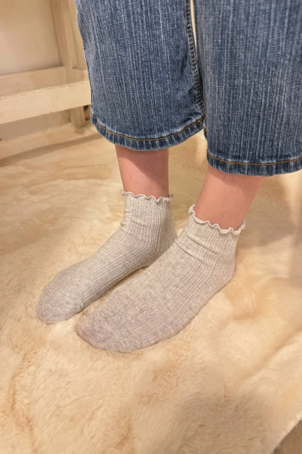 Ruffle Ribbed Socks